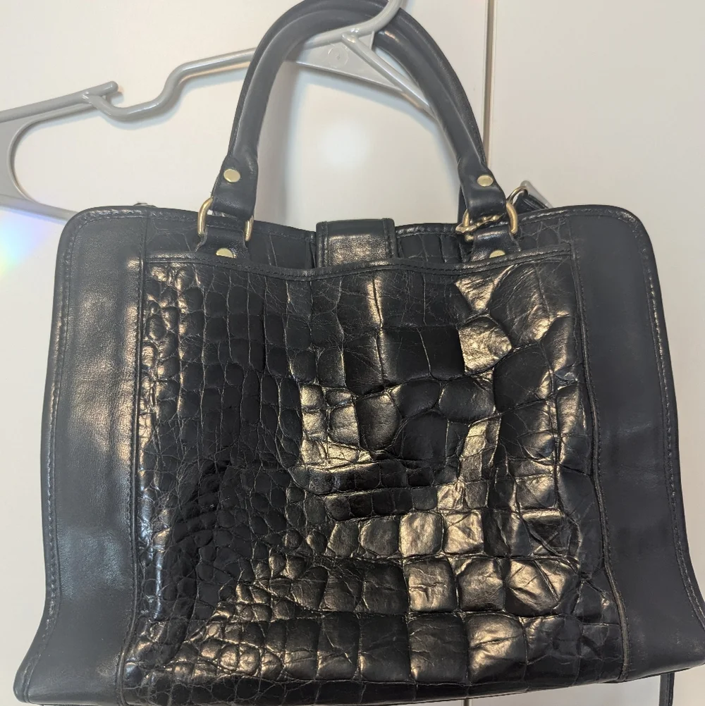 Vintage Brahmin Black Leather Crocodile-Embossed Handbag With Strap - Picture 3 of 11